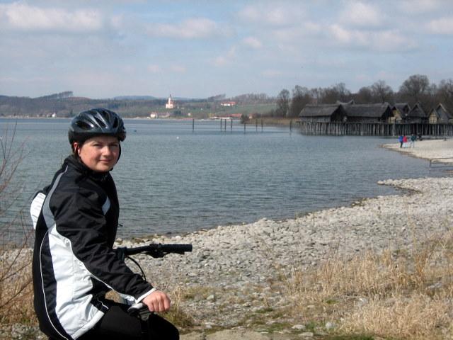 Doro vor den Pfahlbauten�