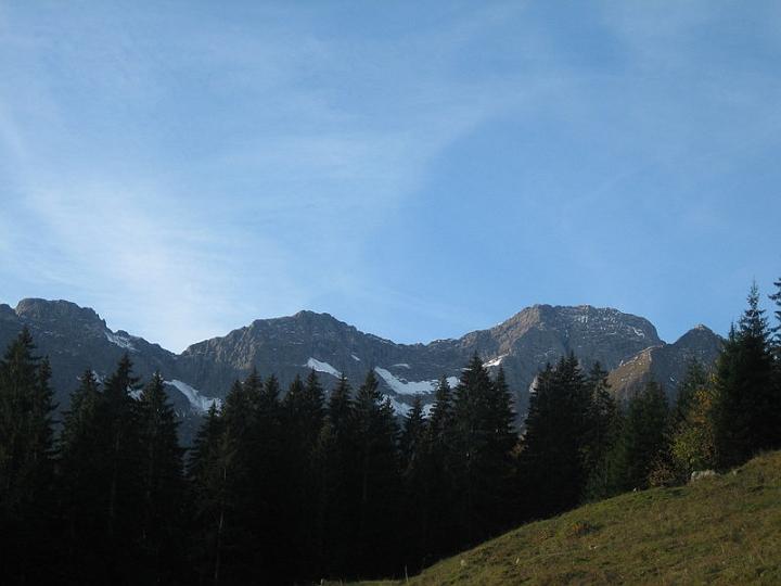 Oben in der Mitte sieht man den Einstieg in den Zitterklapfen ( ber den 2 Schneefeldern)�