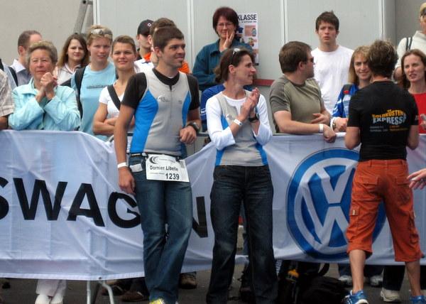 Petra und Thomas warten auf Dirk 