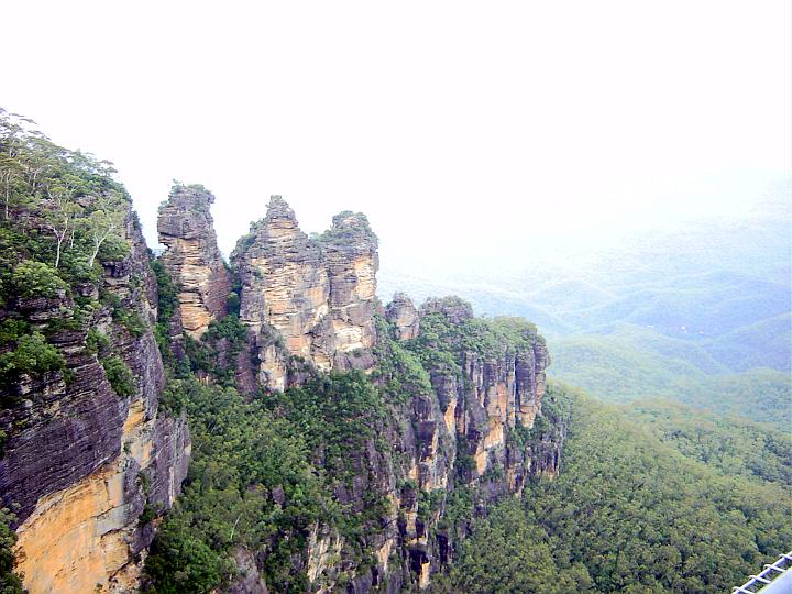 Die Three Sisters ohne Nebel